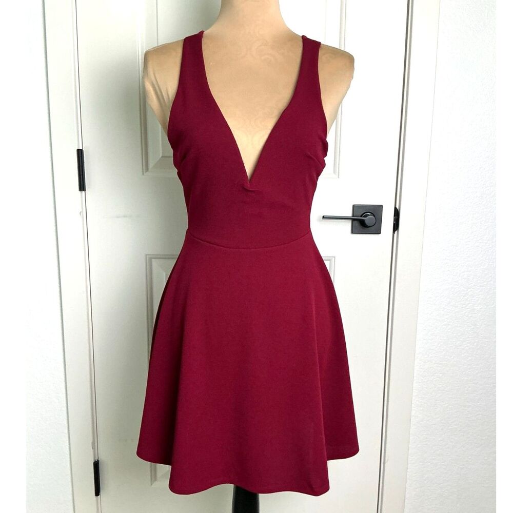 Charlotte Russe Burgundy Open Back Bow Skater Dress Size Small NWT